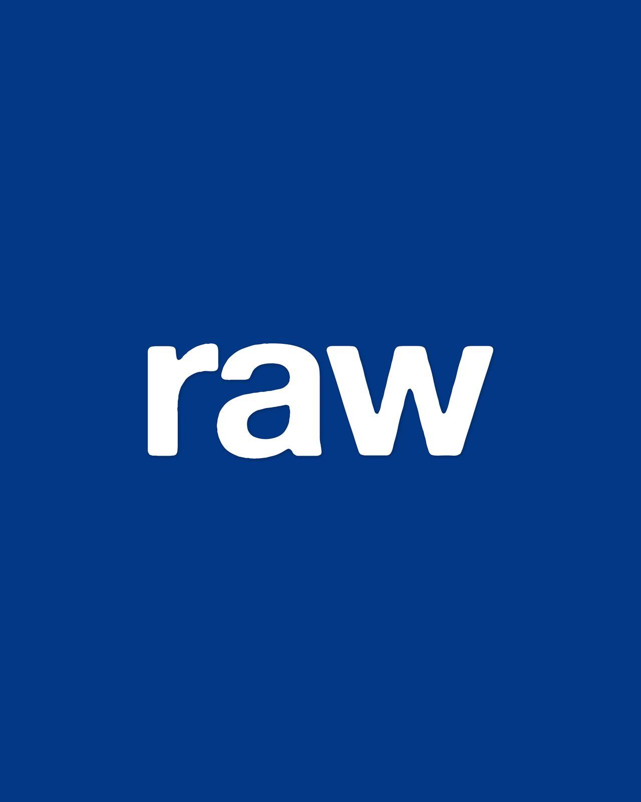 Logotipo de RAW en blanco sobre azul