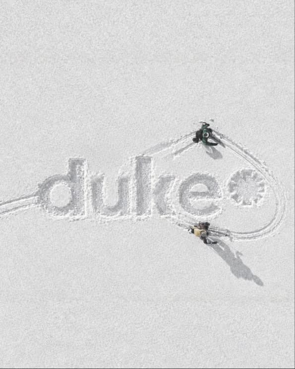 El logotipo de Duke dibujado en la nieve